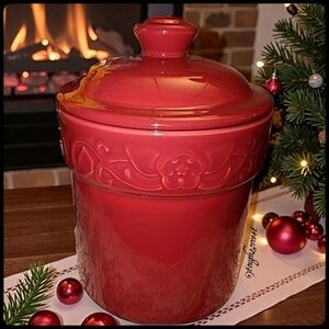 VINTAGE GRANDMAS OLD GLAZED CERAMIC COOKIE JAR🍪 WITH ENGRAVED FLORAL PATTERN